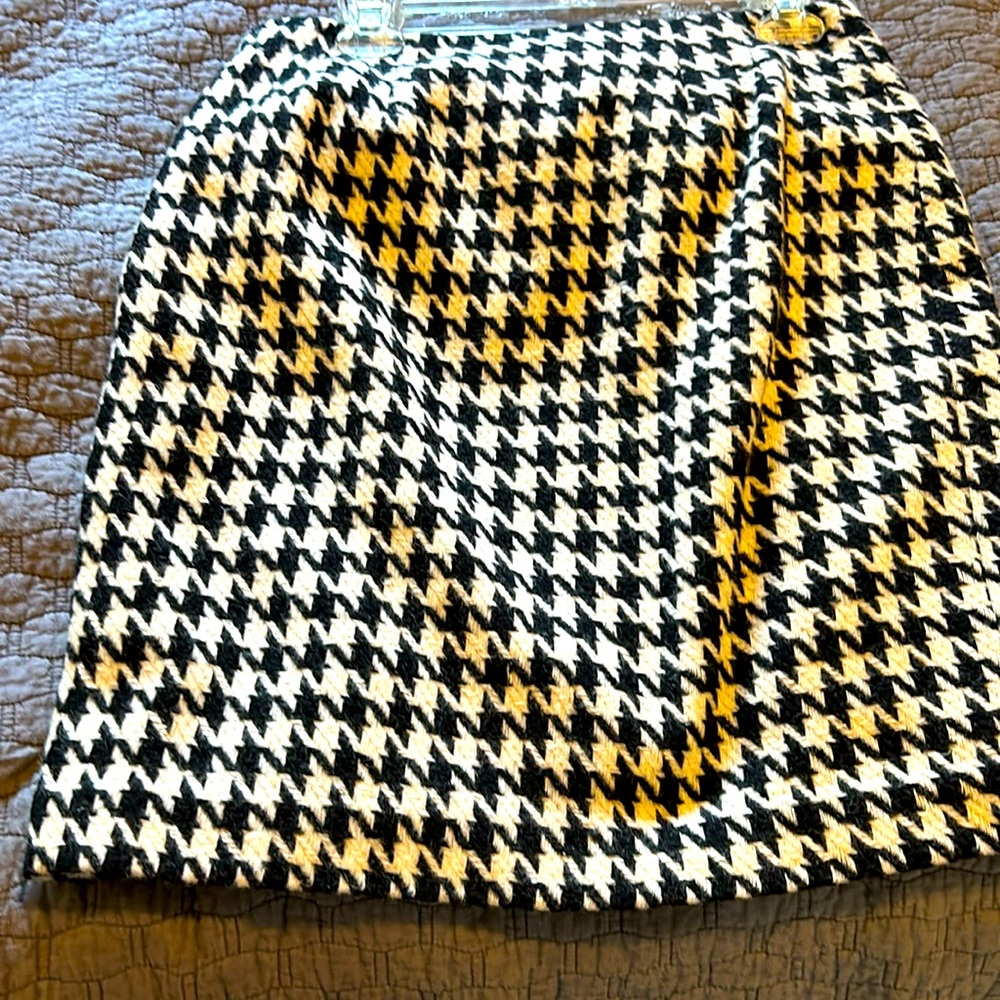 Ann Taylor loft size 10 Will houndstooth skirt.